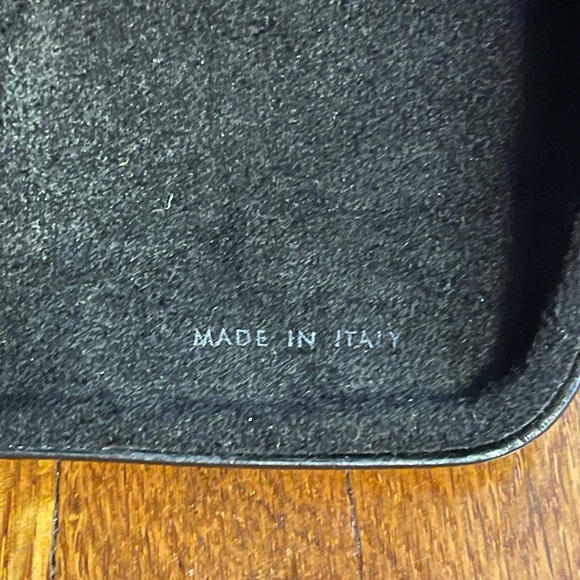 Beautiful Eyeglass Case. Good Condition - Picture 4 of 4